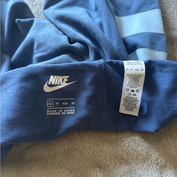 Nike Sportswear Tight Fitting Active Leggings Size XS Light Blue - Picture 2 of 3
